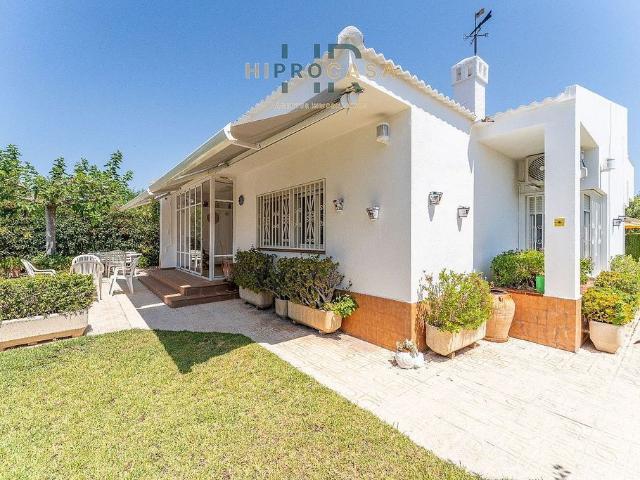 Chalet en venta en calle Garbí, Mont Roig del Camp, de 202 m² 4 habitaciones por 525.000