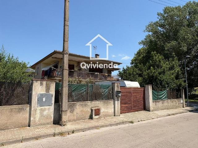 Chalet en venta en calle Gardènia, Llinars del Valles, de 376 m² 4 habitaciones por 231.300