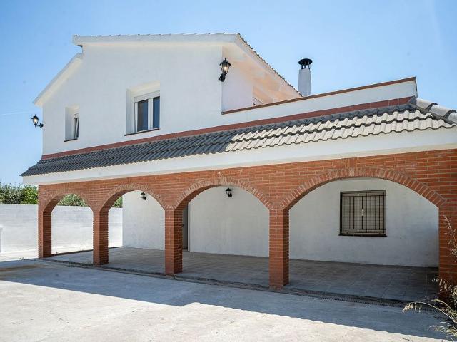 Chalet en venta en calle Gardènia, Torrelles de Foix, de 204 m² 5 habitaciones por 315.000