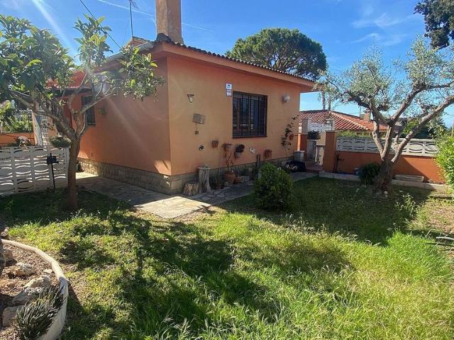 Chalet en venta en calle Girasol, Cunit, de 86 m² 3 habitaciones por 260.000