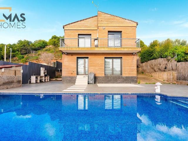 Chalet en venta en calle Girasols, Rellinars, de 144 m² 4 habitaciones por 499.900
