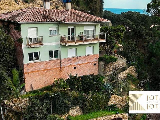 Chalet en venta en calle Gregal, Lloret de Mar, de 189 m² 2 habitaciones por 420.000