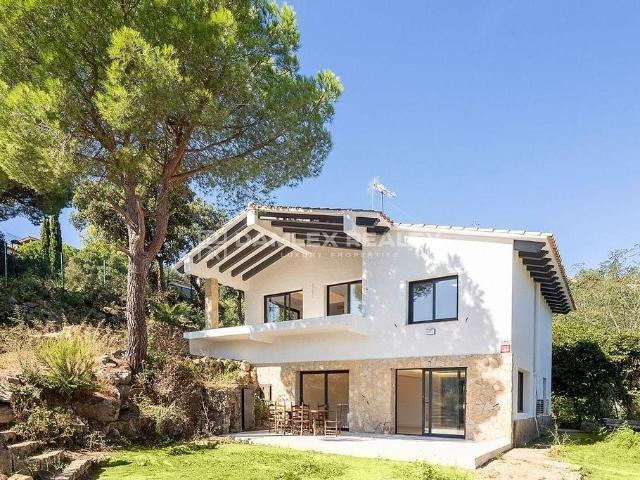 Chalet en venta en calle Guineu, Castell Platja d´Aro, de 230 m² 3 habitaciones por 720.000