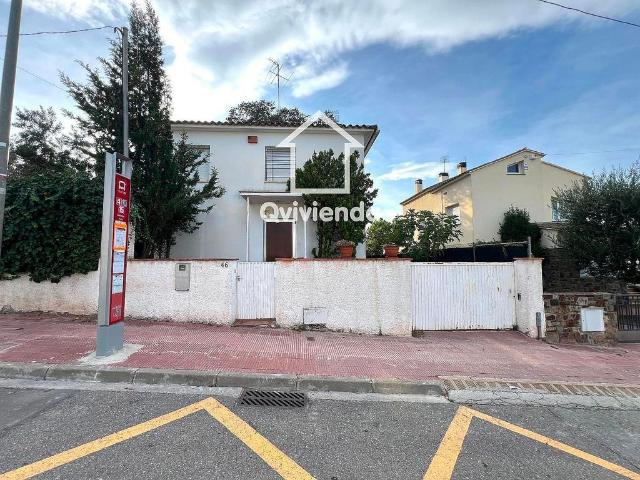 Chalet en venta en calle D'oceania, Terrassa, de 181 m² 4 habitaciones por 422.400