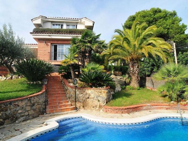 Chalet en venta en calle Dosrius, Santa Susanna, de 285 m² 4 habitaciones por 480.000