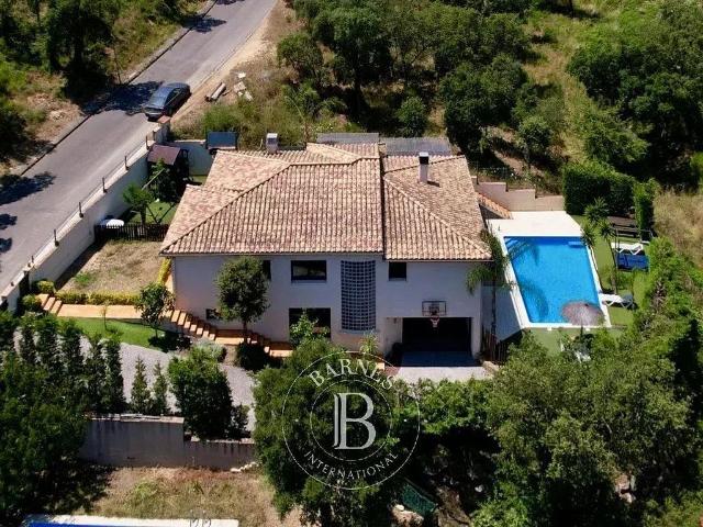 Chalet en venta en calle D'aro, Castell Platja d´Aro, de 303 m² 4 habitaciones por 749.000
