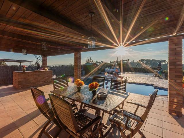 Chalet en venta en calle De Can Barceló, Rubí, de 180 m² 4 habitaciones por 515.000