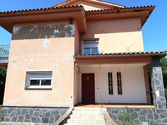 Chalet en venta en calle De Canovelles, Santa Eulàlia de Ronçana, de 198 m² 6 habitaciones por 385.000