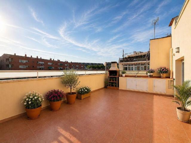 Chalet en venta en calle De Castelló, Rubí, de 174 m² 4 habitaciones por 409.900