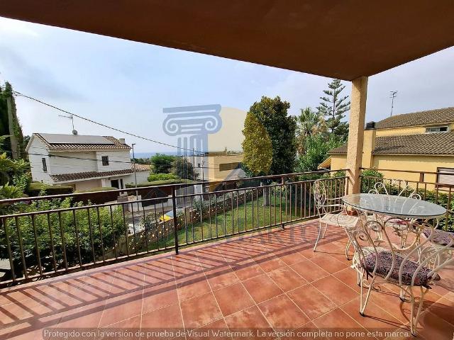 Chalet en venta en calle De Cervantes, Alella, de 255 m² 6 habitaciones por 799.000