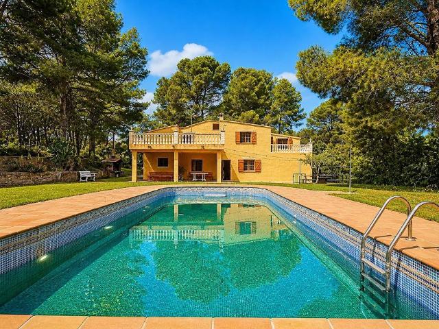 Chalet en venta en calle De Botarell, Riudecanyes, de 252 m² 6 habitaciones por 359.000