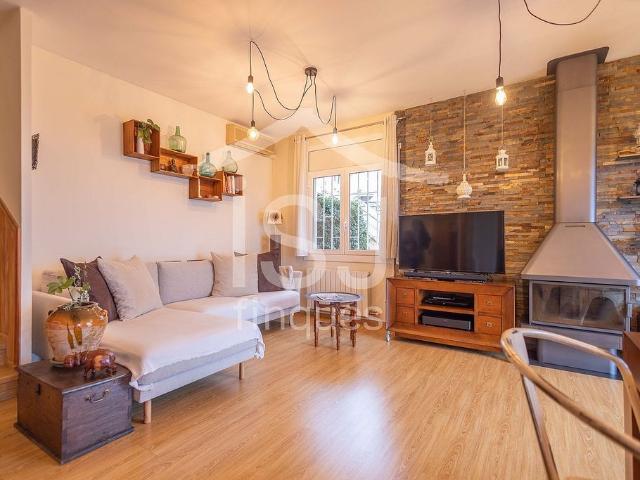 Chalet en venta en calle De Balmes, Sant Just Desvern, de 125 m² 3 habitaciones por 699.000