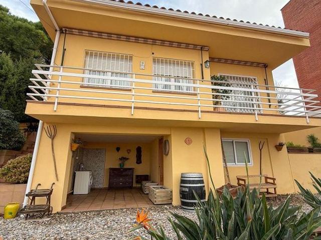 Chalet en venta en calle De Balmes, Sant Just Desvern, de 125 m² 4 habitaciones por 699.000