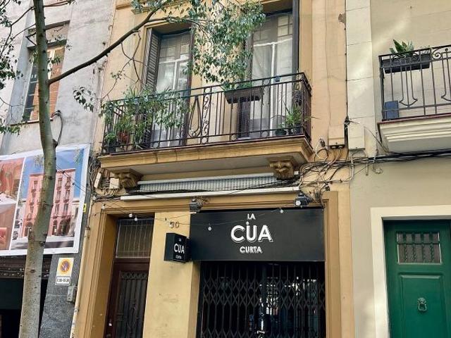 Chalet en venta en calle De Galileu, Barcelona, de 129 m² 4 habitaciones por 640.000