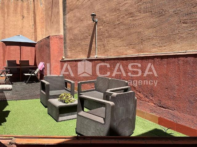 Chalet en venta en calle De Gènova, Badalona, de 291 m² 4 habitaciones por 466.335