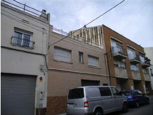 Chalet en venta en calle De Granada, Terrassa, de 242 m² 4 habitaciones por 167.200