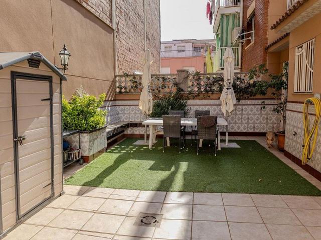 Chalet en venta en calle De Gravina, Badalona, de 185 m² 4 habitaciones por 490.000