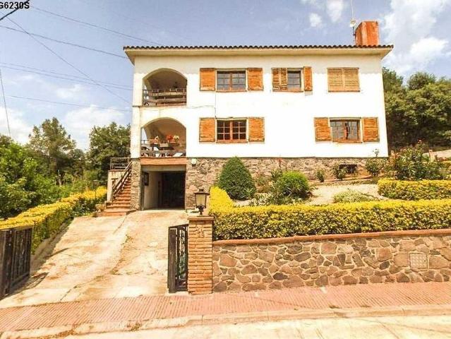 Chalet en venta en calle De Dalt, Riells i Viabrea, de 160 m² 4 habitaciones por 270.000