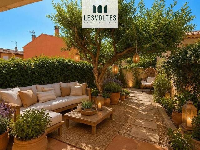 Chalet en venta en calle De Darwin, Palafrugell, de 199 m² 5 habitaciones por 445.000