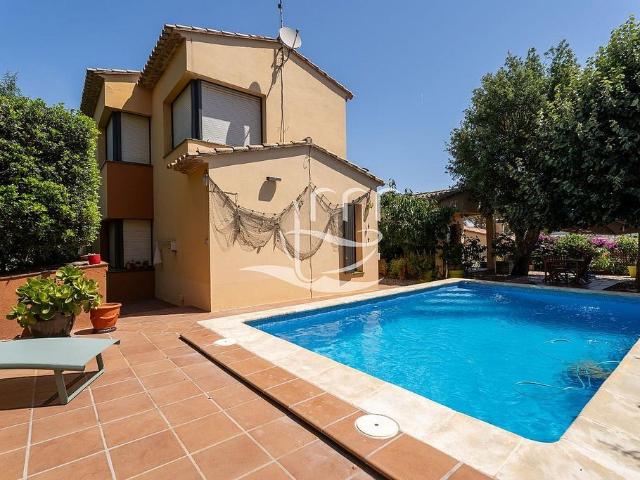 Chalet en venta en calle De Francesc Macià, Palafrugell, de 269 m² 3 habitaciones por 625.000