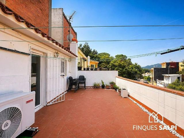 Chalet en venta en calle De Londres, Sant Feliu de Guíxols, de 98 m² 3 habitaciones por 350.000