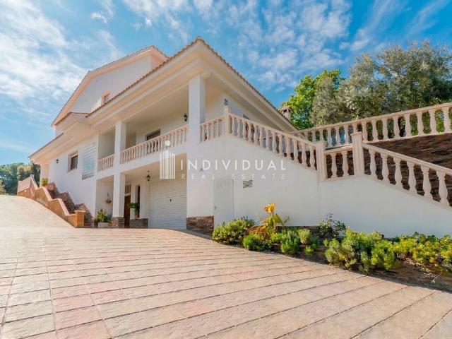 Chalet en venta en calle De la Gavina, Lliçà d´Amunt, de 486 m² 4 habitaciones por 620.000