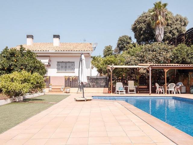 Chalet en venta en calle De la Garça, Bigues i Riells, de 190 m² 4 habitaciones por 680.000