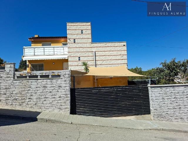 Chalet en venta en calle De la Llum, Olivella, de 230 m² 4 habitaciones por 365.000