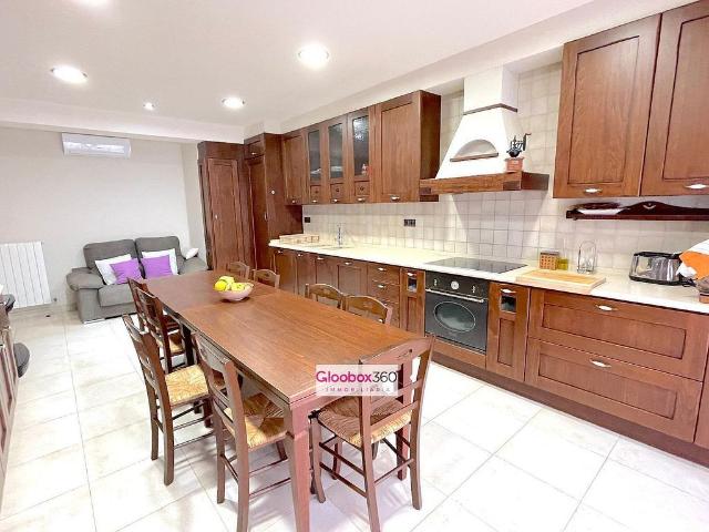 Chalet en venta en calle De la Mola, Riudoms, de 400 m² 4 habitaciones por 519.000