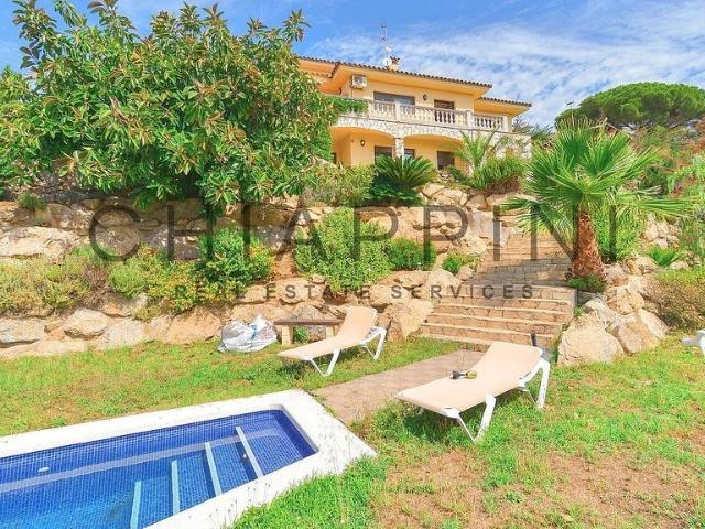 Chalet en venta en calle De la Selva, Calonge, de 483 m² 5 habitaciones por 799.000
