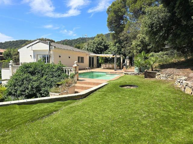 Chalet en venta en calle De la Serra del Gall, Matadepera, de 334 m² 3 habitaciones por 690.000
