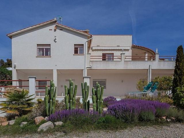 Chalet en venta en Pobla de Montornès, la, de 270 m² 4 habitaciones por 500.000