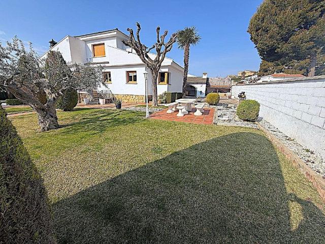 Chalet en venta en calle De la Tórtora, Sant Jaume dels Domenys, de 123 m² 4 habitaciones por 425.000