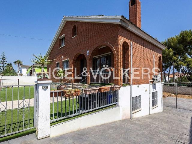 Chalet en venta en calle De la Tardor, Vendrell, El, de 227 m² 6 habitaciones por 465.000
