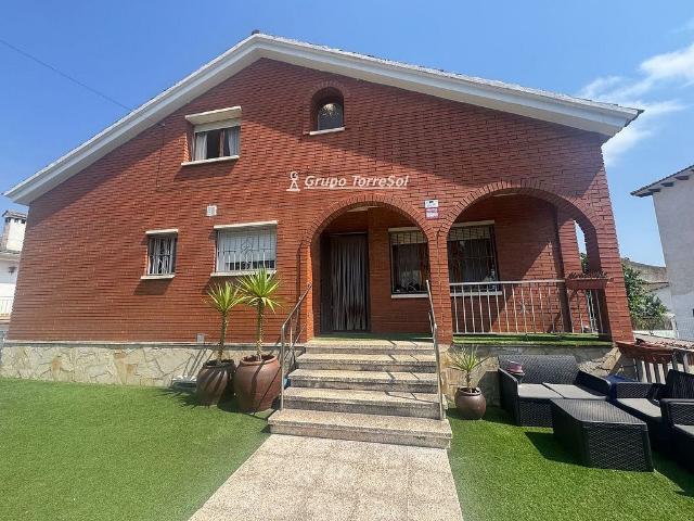 Chalet en venta en calle De la Tardor, Vendrell, El, de 227 m² 7 habitaciones por 465.000