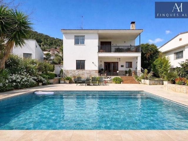 Chalet en venta en calle De la Verge, Olivella, de 236 m² 4 habitaciones por 359.000
