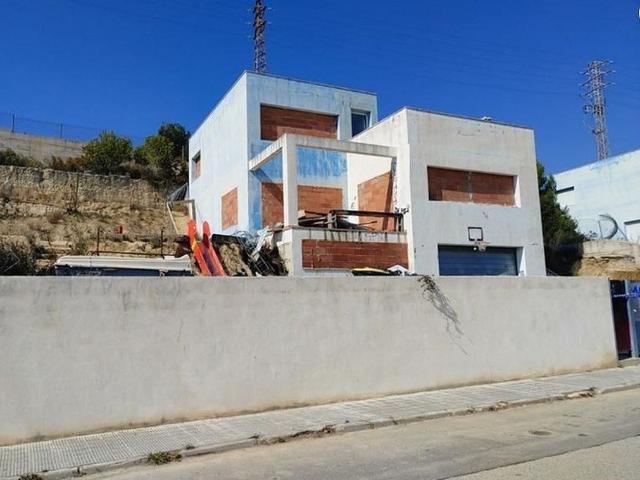 Chalet en venta en calle De la Vía Láctea, Vendrell, El, de 225 m² 4 habitaciones por 336.000