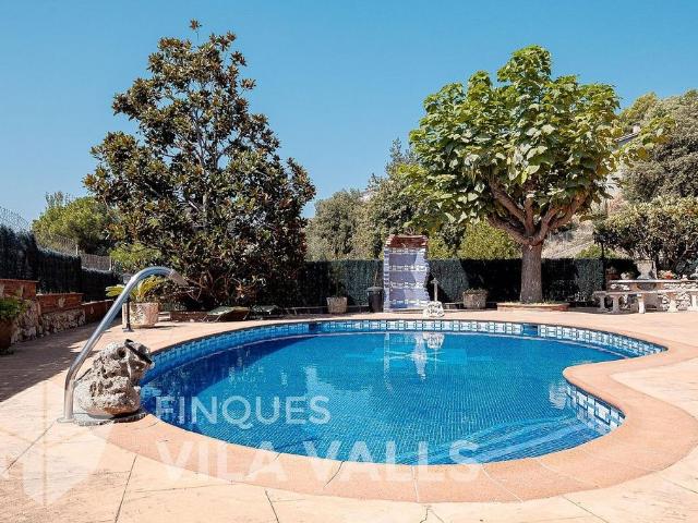Chalet en venta en calle De L'alzina, Bigues i Riells, de 270 m² 5 habitaciones por 449.900