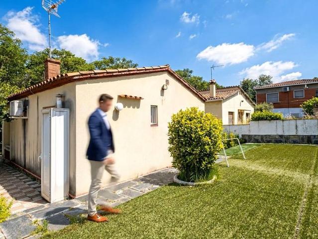 Chalet en venta en calle De León de Gredos, Sant Cugat del Vallès, de 57 m² 2 habitaciones por 430.000