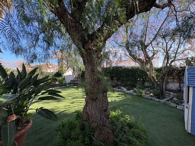 Chalet en venta en calle De Les Magnòlies, Vilanova i La Geltrú, de 175 m² 4 habitaciones por 480.000