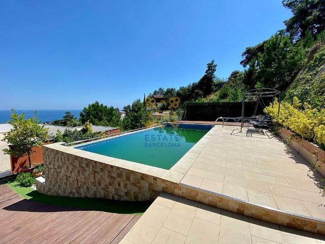 Chalet en venta en calle De Les Margarides, Lloret de Mar, de 269 m² 5 habitaciones por 649.000