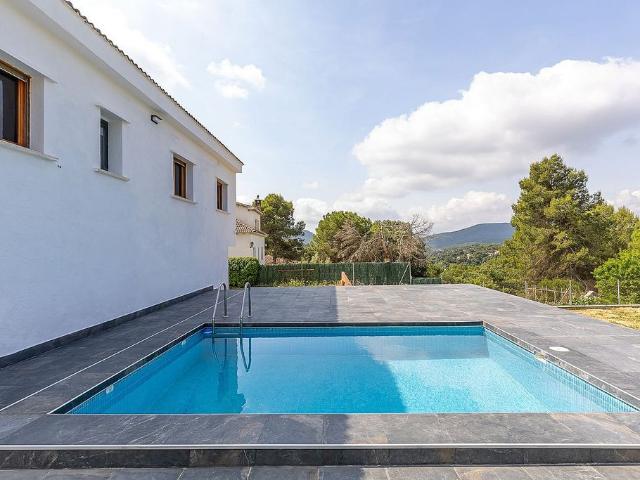 Chalet en venta en calle De Les Mines del Cabasset, Vacarisses, de 197 m² 4 habitaciones por 425.000