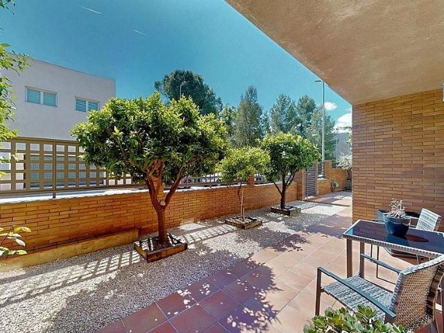 Chalet en venta en calle De Les Oliveres, Papiol, El, de 380 m² 4 habitaciones por 675.000