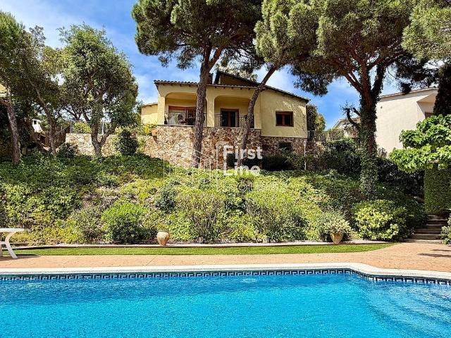 Chalet en venta en calle De Les Alzines, Tossa de Mar, de 149 m² 4 habitaciones por 440.000