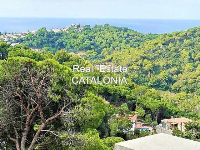 Chalet en venta en calle De Les Falgueres, Lloret de Mar, de 286 m² 5 habitaciones por 499.000