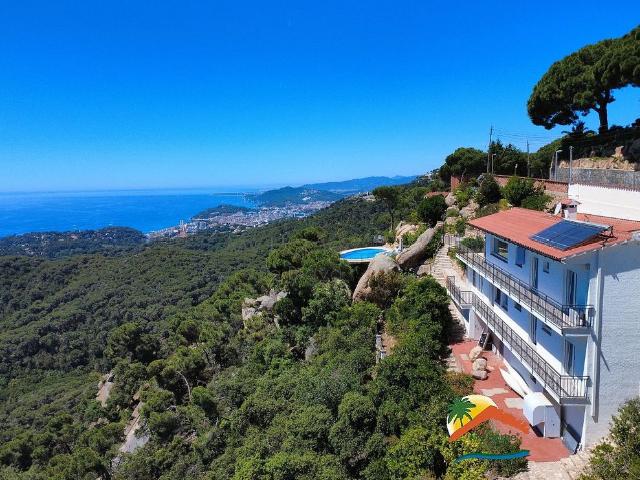 Chalet en venta en calle De Les Falgueres, Lloret de Mar, de 224 m² 5 habitaciones por 749.000