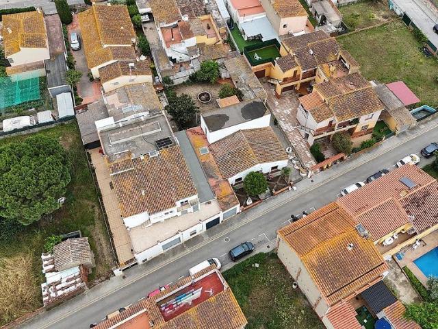 Chalet en venta en calle De Les Gavarres, Mont Ras, de 270 m² 4 habitaciones por 419.000
