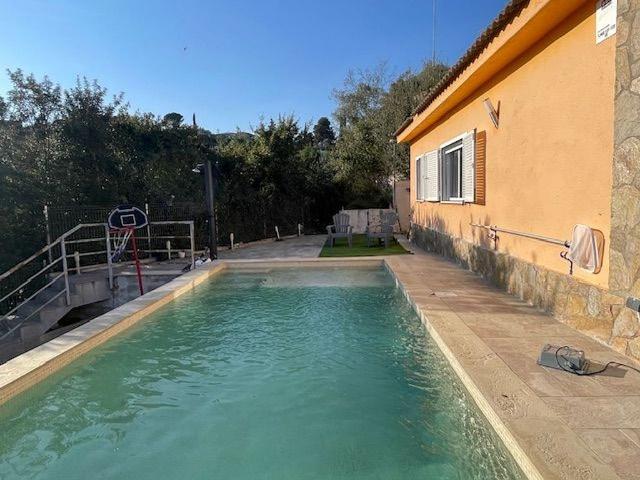 Chalet en venta en calle De L'espígol, Viladecavalls, de 110 m² 3 habitaciones por 399.000