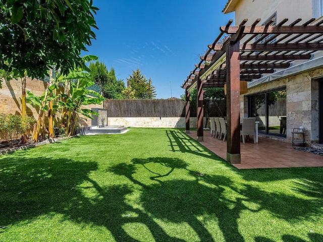 Chalet en venta en calle De L'estany de Banyoles, Lliçà d´Amunt, de 193 m² 5 habitaciones por 610.000