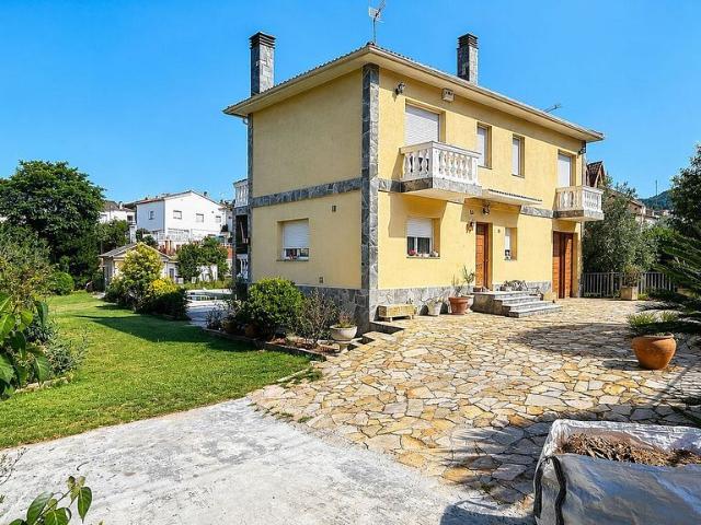 Chalet en venta en calle De L'hospitalet, Vacarisses, de 186 m² 5 habitaciones por 398.000